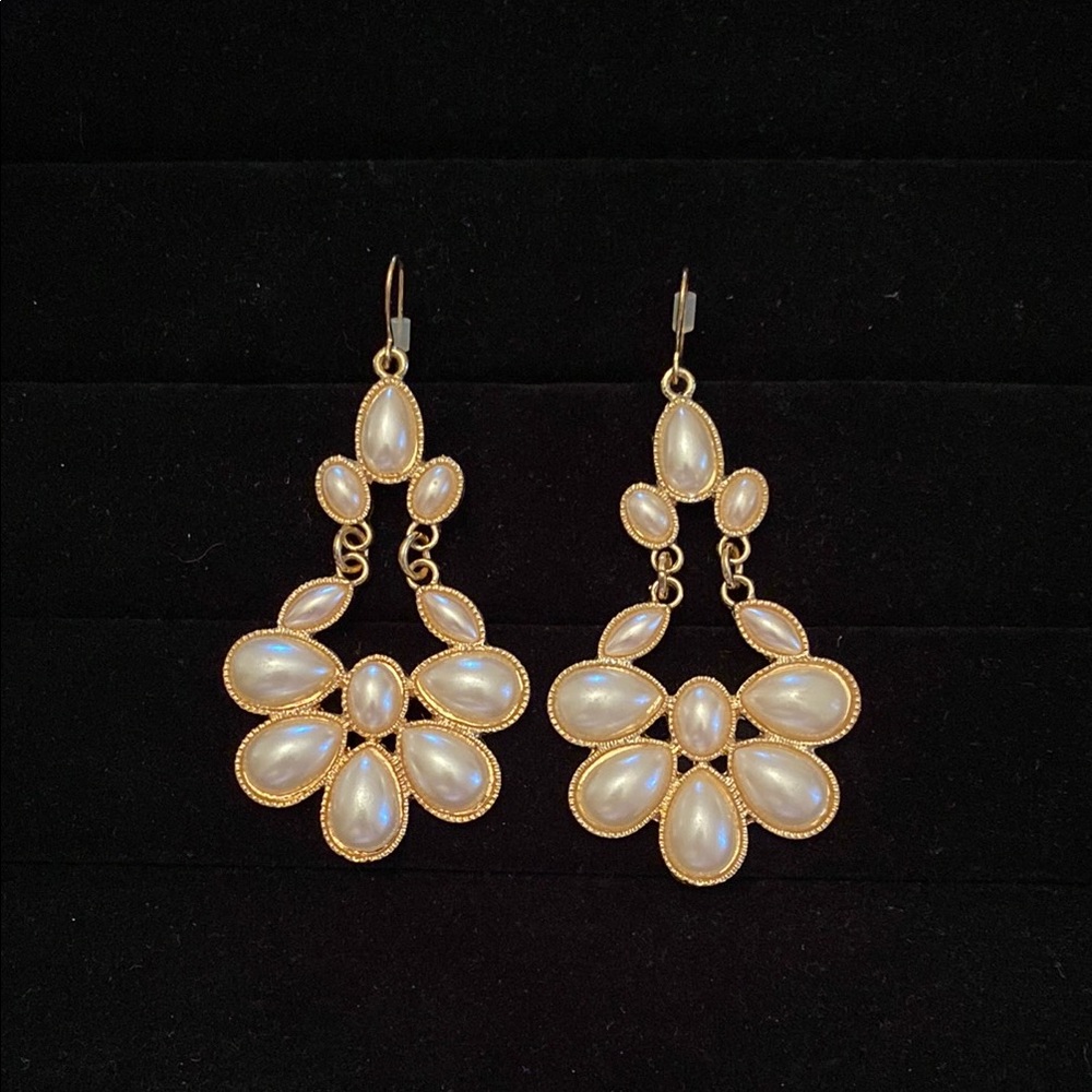 Elegant Gold and Pearl Drop Earrings